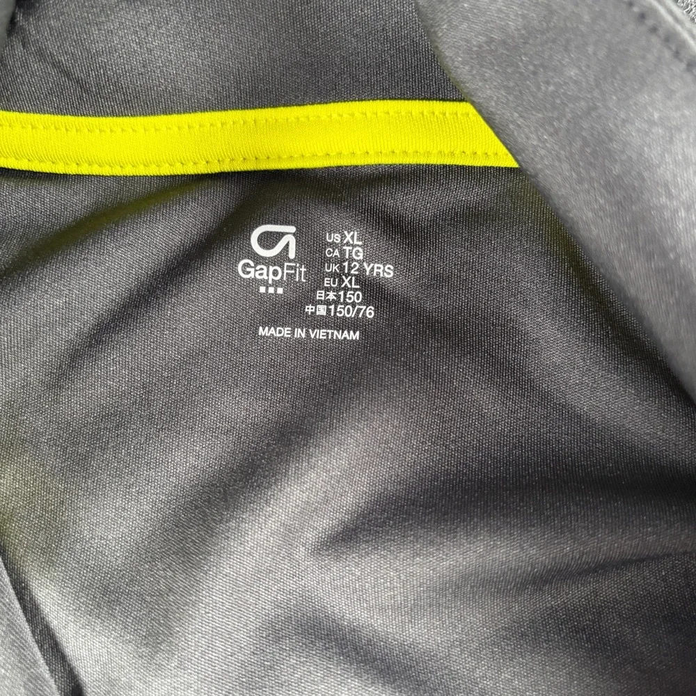 Gap Fit T-Shirt Boys XL Charcoal Gray Quarter Zip Stand Up‎ Collar Performance